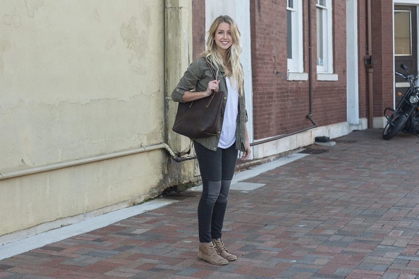 AVERY LEATHER TOTE BAG - MEDIUM - MOCHA