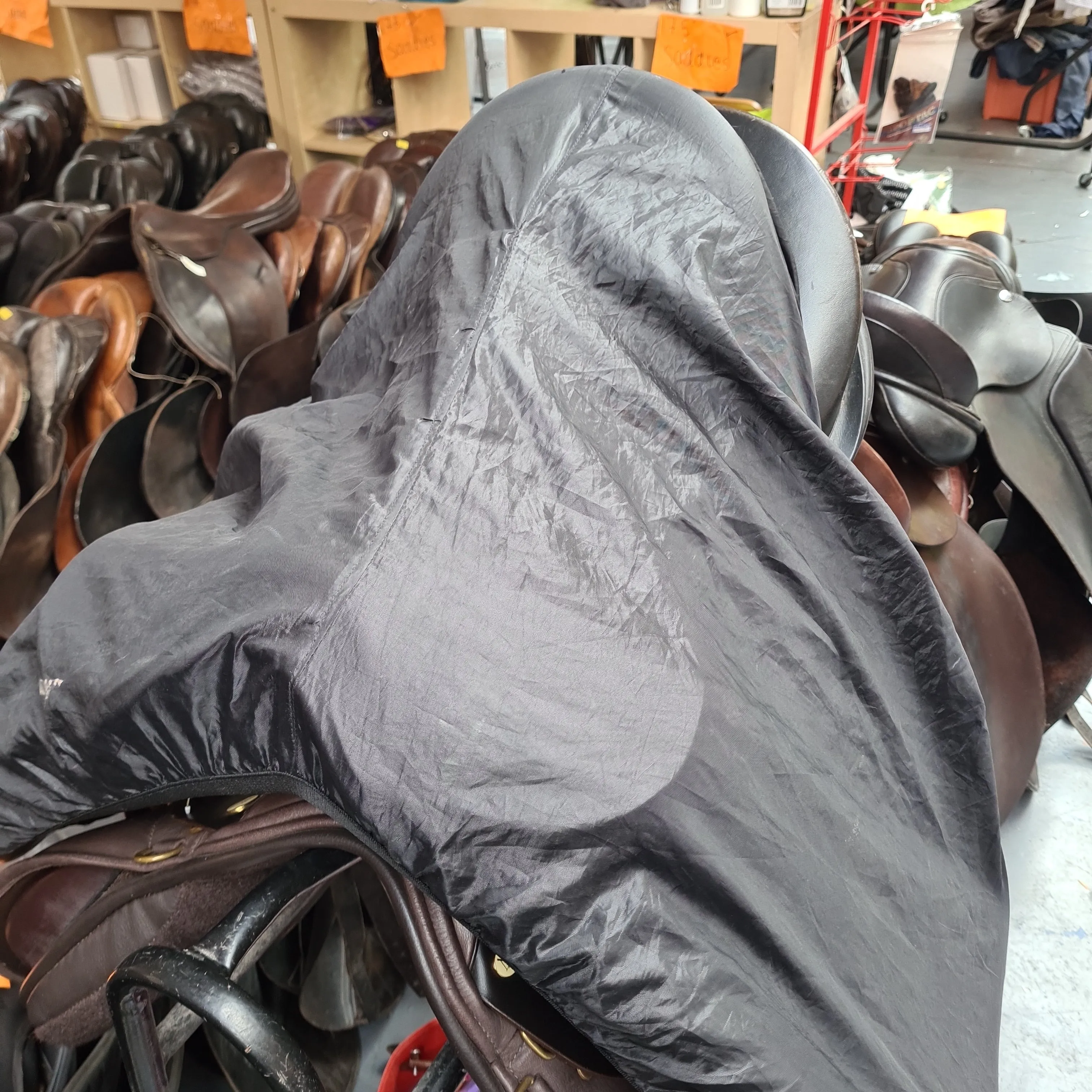 Black water redistant saddle cover FREE POSTAGE ❤️