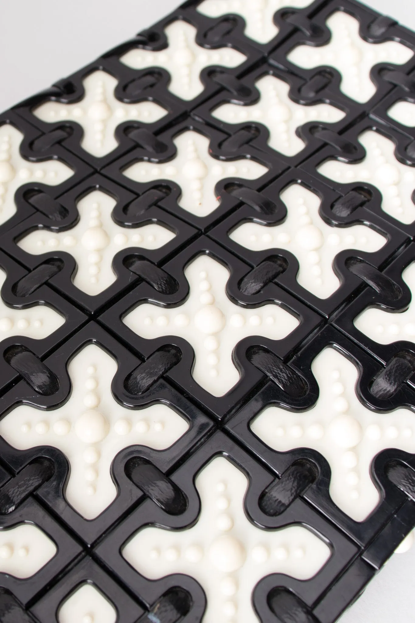 Cross Tile Clutch
