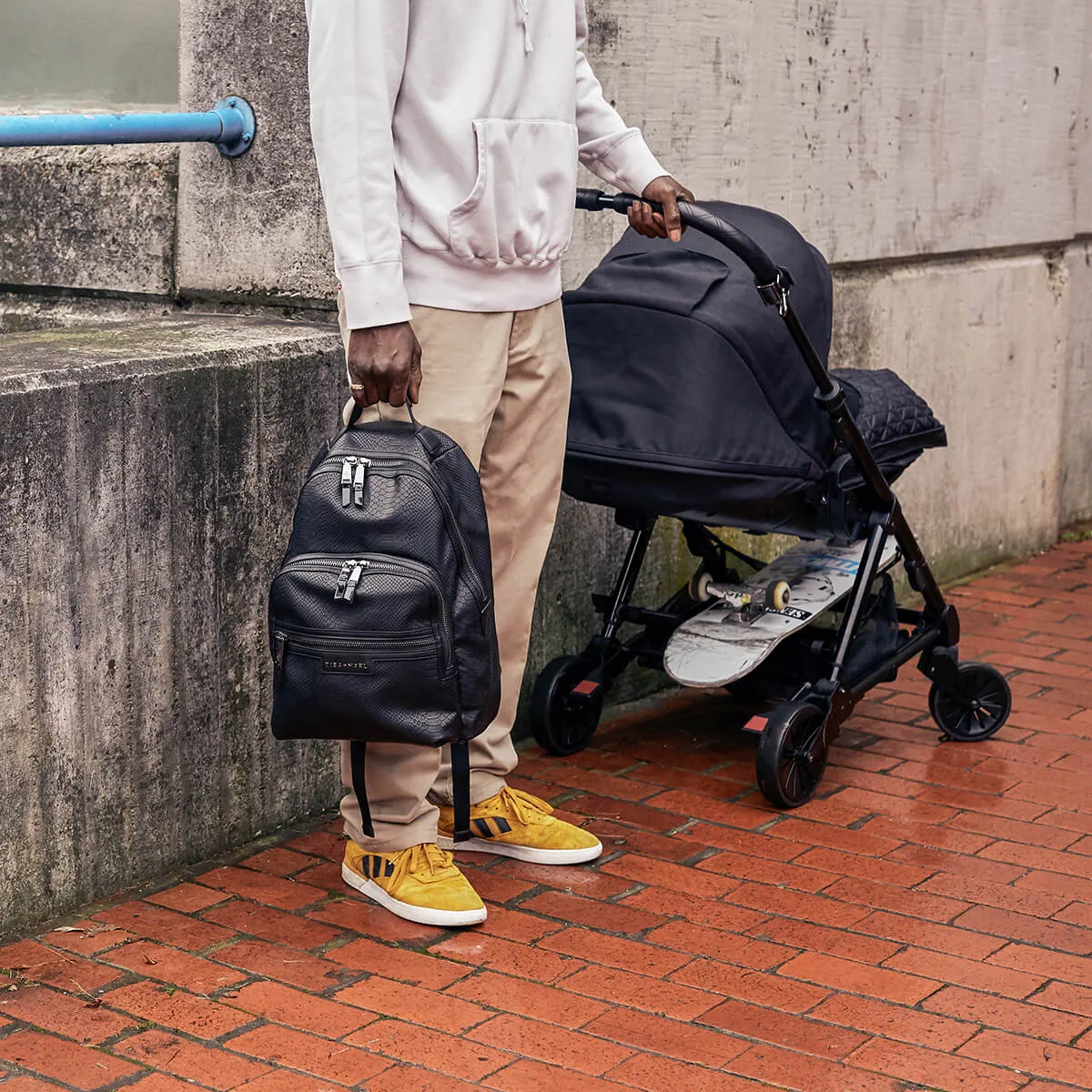 Elwood Changing Backpack Veganes Leder aus recyceltem Polyurethan