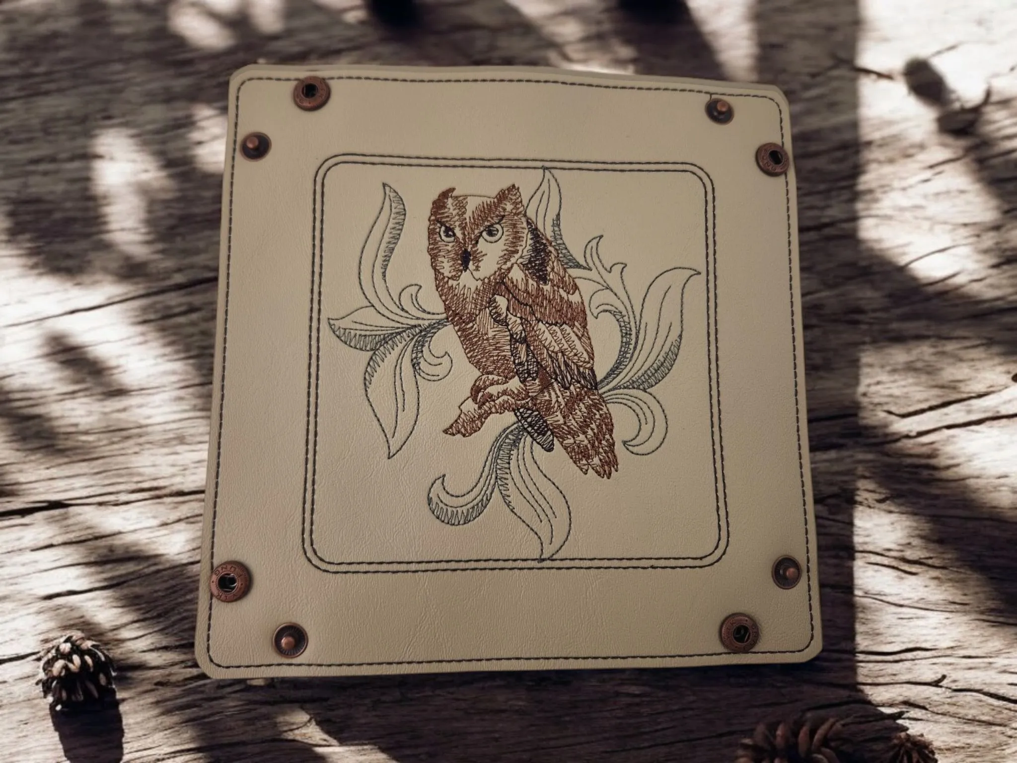 Screech owl dice tray