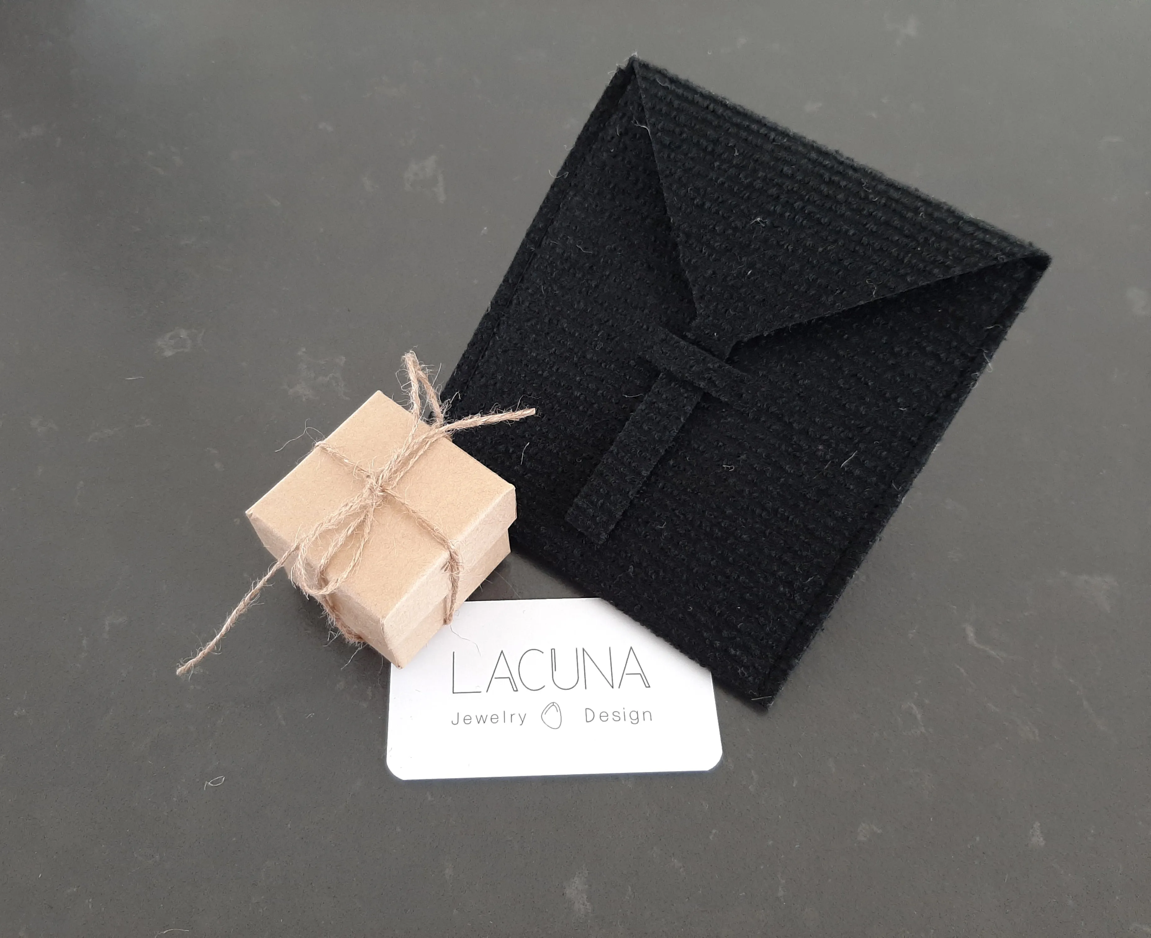 Shama Lapel Pin
